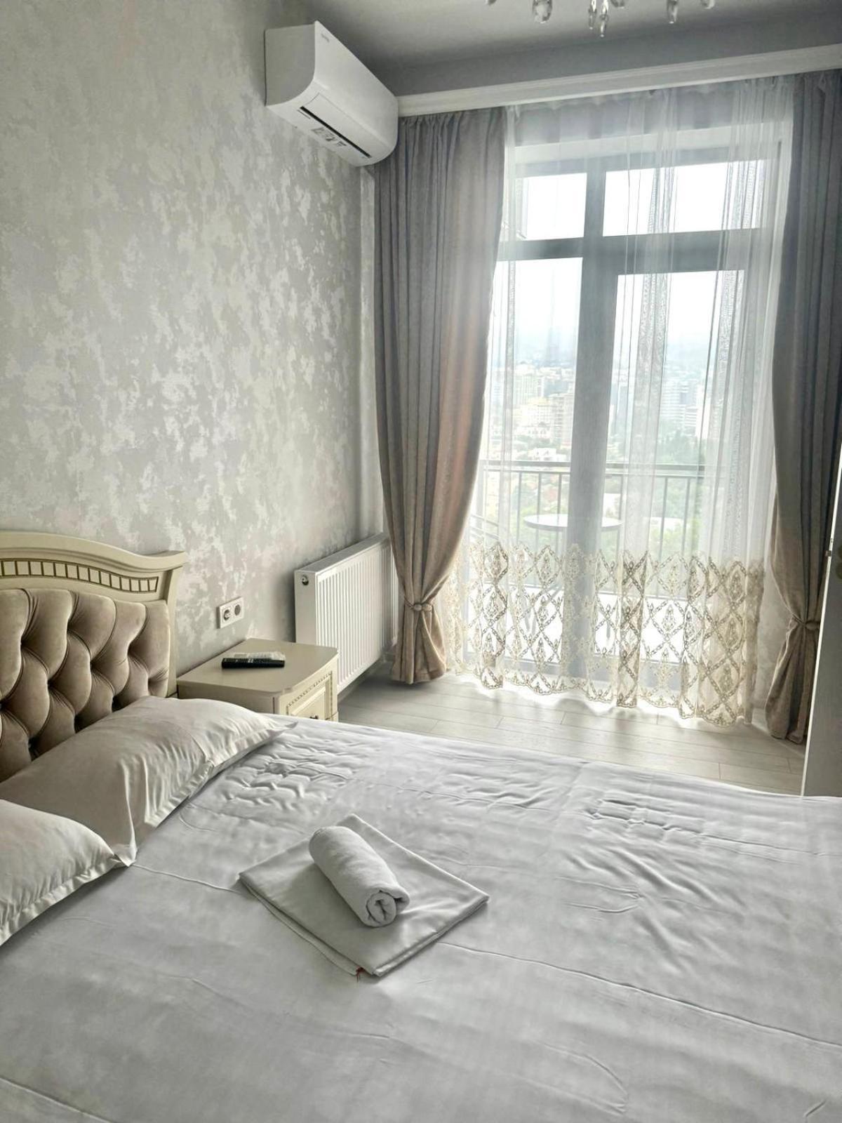 Den House Apartment *